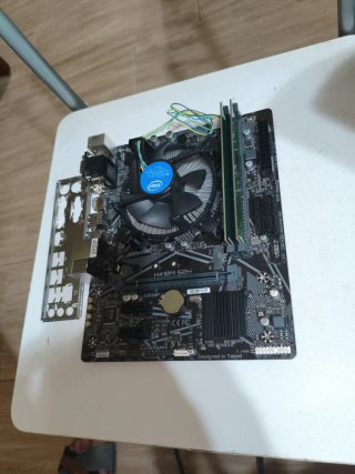 Placa Base Gigabyte H410M S2H + RAM + CPU