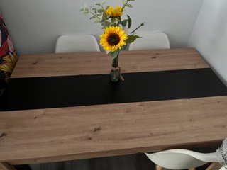 Mesa de comedor 1.36X 81 de largo 71 cm y 4 sillas
