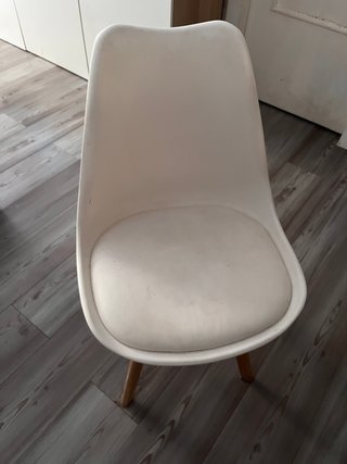 Mesa de comedor 1.36X 81 de largo 71 cm y 4 sillas
