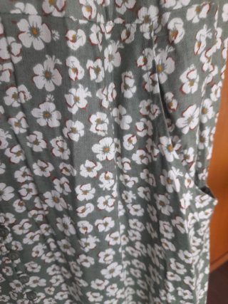 Vestido fresco estampado floral decotado