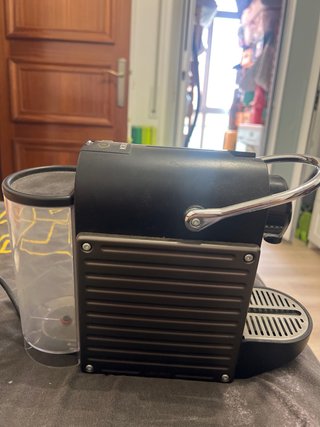 Cafetera Nespresso Krups Negra Compacta