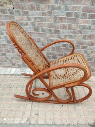 Mecedora de madera y ratán, pequeña para niñ@