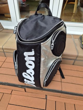 Bolso de pádel Wilson negro y plateado