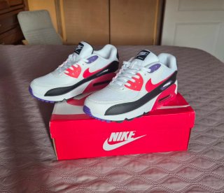 Zapatillas Nike Blancas y Rojas
