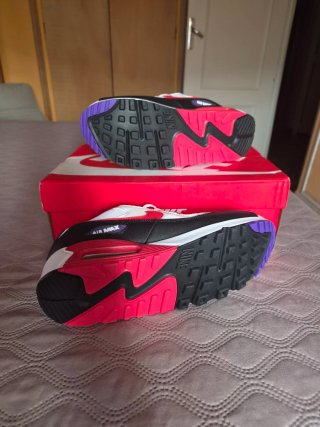 Zapatillas Nike Blancas y Rojas