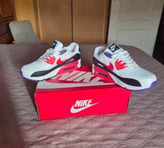 Zapatillas Nike Blancas y Rojas
