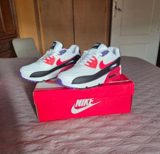 Zapatillas Nike Blancas y Rojas