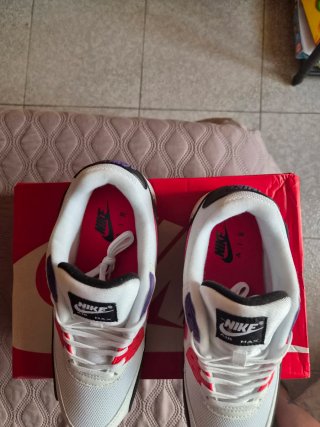 Zapatillas Nike Blancas y Rojas