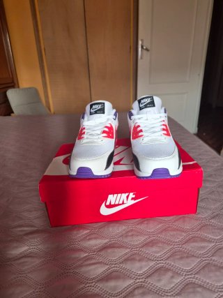 Zapatillas Nike Blancas y Rojas