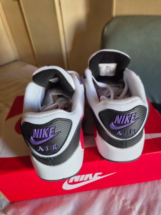 Zapatillas Nike Blancas y Rojas