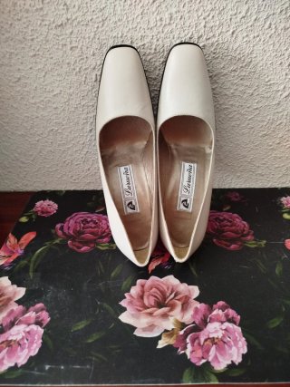 Zapatos de tacón beige talla 35