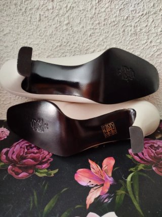 Zapatos de tacón beige talla 35