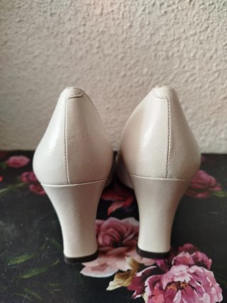 Zapatos de tacón beige talla 35
