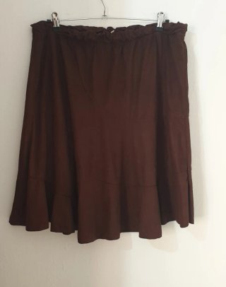 Falda marrón talla 48