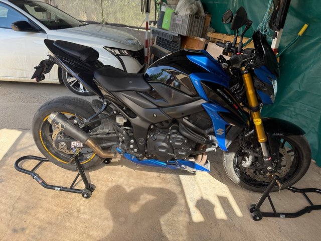 Suzuki GSXS 750 Full