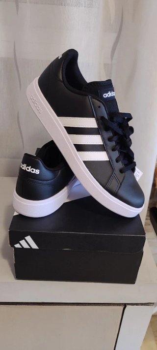 Zapatillas Adidas Grand Court Negras y Blancas