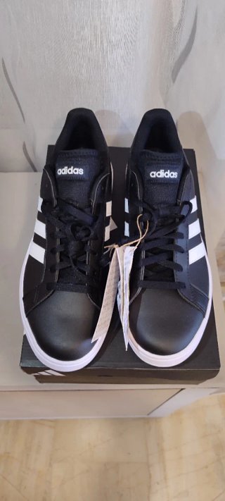 Zapatillas Adidas Grand Court Negras y Blancas
