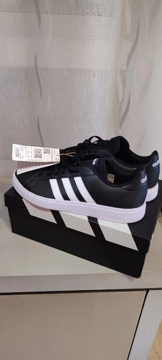 Zapatillas Adidas Grand Court Negras y Blancas