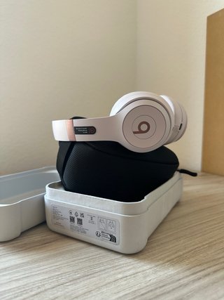 Beats Solo 4 Rosa — Como nuevos + garantía Apple