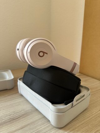Beats Solo 4 Rosa — Como nuevos + garantía Apple
