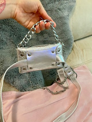 Bolso plateado efecto piel cocodrilo