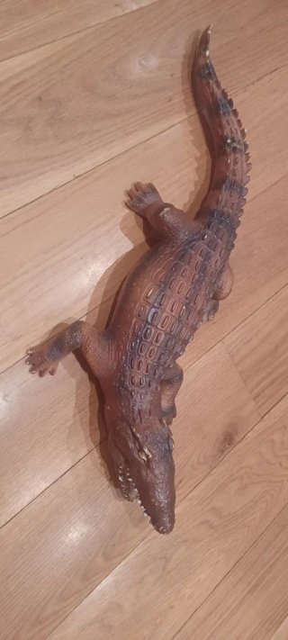 Cocodrilo de plástico 65cm con sonido