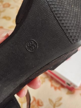 Sandalias negras de tacón
