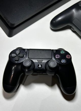 PS4 1TB con 2 mandos