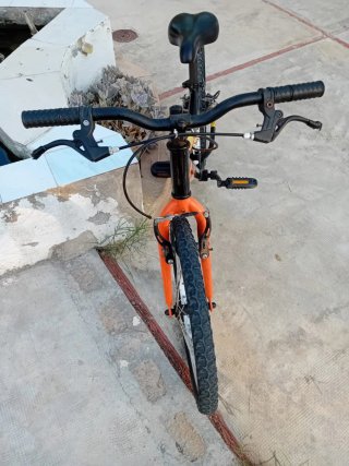 Bicicleta BMX DENBIKE negra y naranja