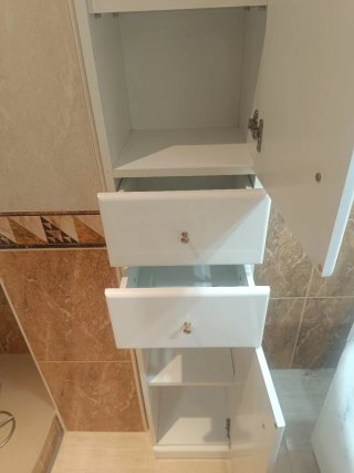 Mueble columna baño blanco