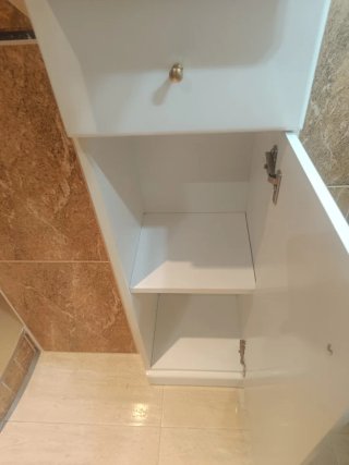 Mueble columna baño blanco