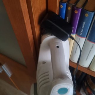Aspiradora Escoba Blanca y Turquesa