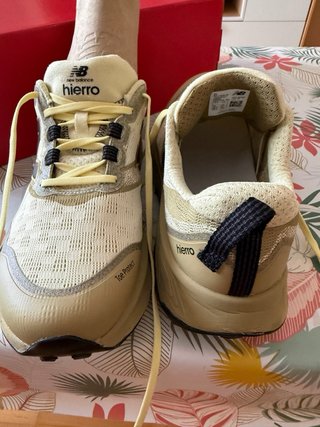 Zapatillas New Balance Trail Hierro Beige/Amarillo