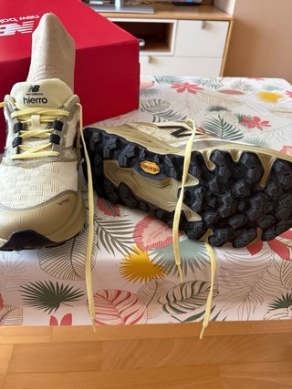 Zapatillas New Balance Trail Hierro Beige/Amarillo