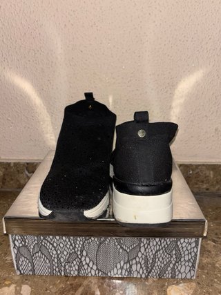 Zapatillas negras con circonitas