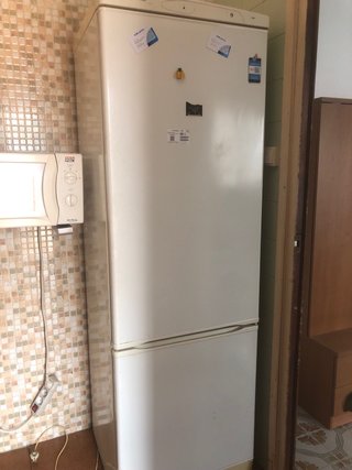Frigorífico blanco con congelador