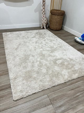 Alfombra beige pelo corto