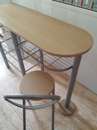 Mesa alta cocina con 2 sillas