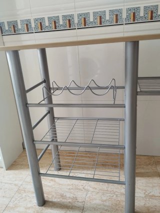Mesa alta cocina con 2 sillas