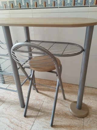 Mesa alta cocina con 2 sillas