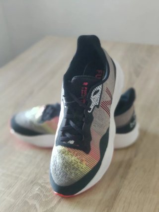 Zapatillas New Balance Fuelcell multicolor