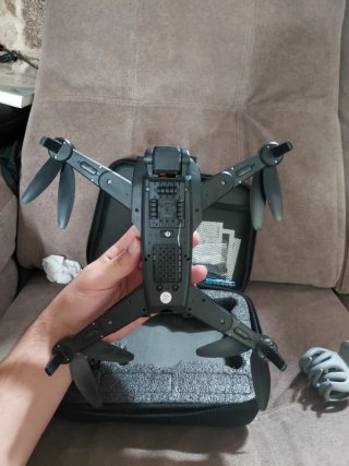 Dron Negro y Verde con Mando