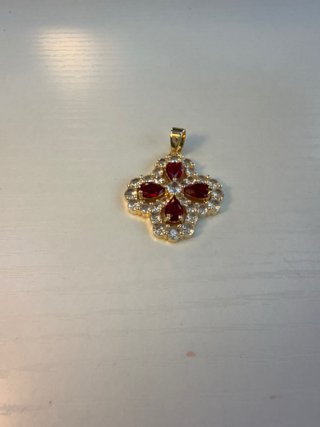 Colgante Dorado con Piedras Rojas y Blancas