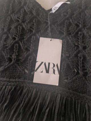 Top Zara Negro con Flecos y Etiqueta
