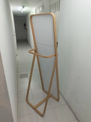 Espejo de pie IKEA IKORNNES cuerpo entero