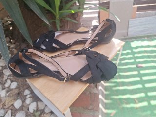 Sandalias negras tiras tobillo talla 42