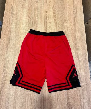 Pantalón corto Jordan rojo y negro