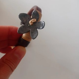 Pulsera artesanal cuero flor