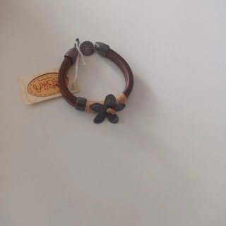Pulsera artesanal cuero flor