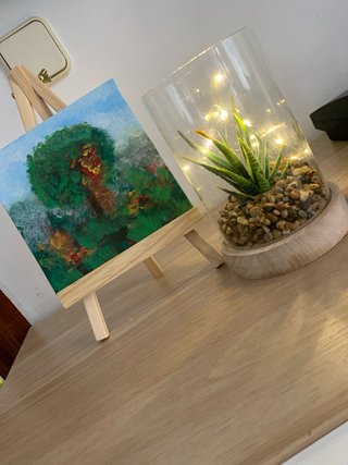 Cuadro pequeño de madera con base